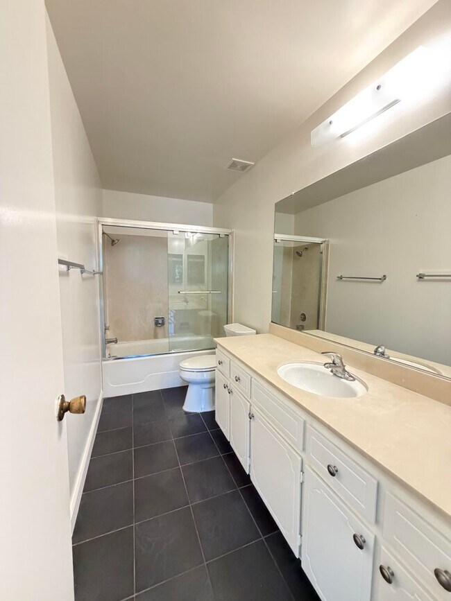 Building Photo - 3555 Magnolia Dr