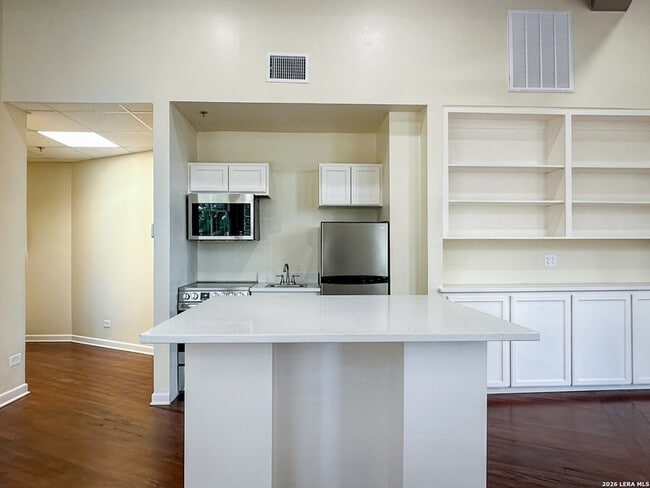Building Photo - 245 Losoya St