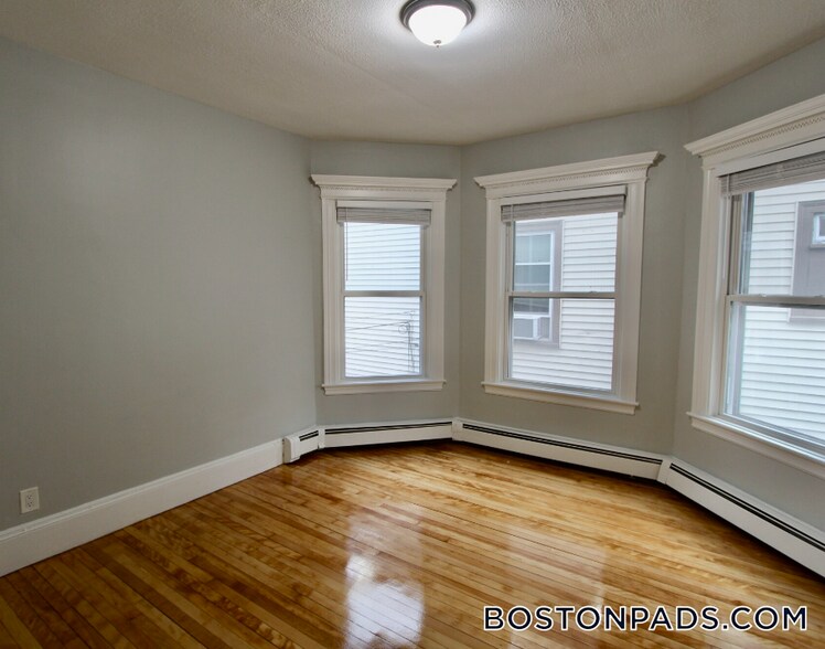 Building Photo - 55 Estes St