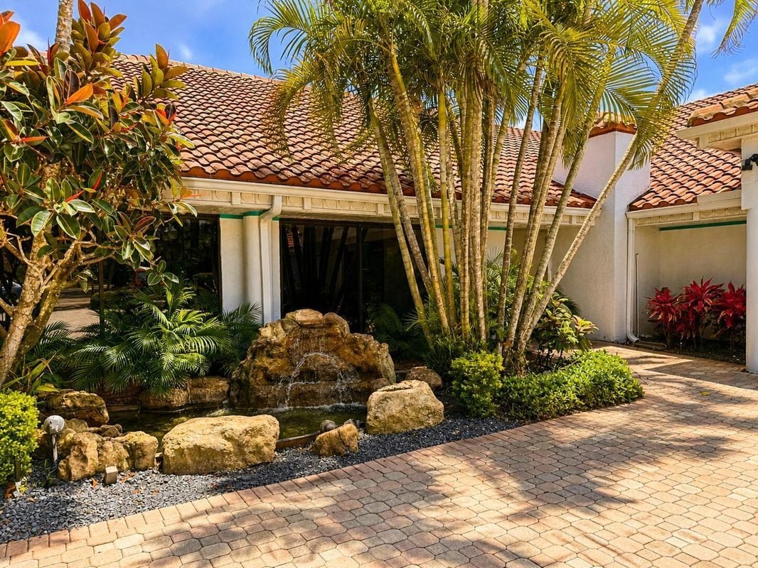 Building Photo - 703 Crosswinds Dr