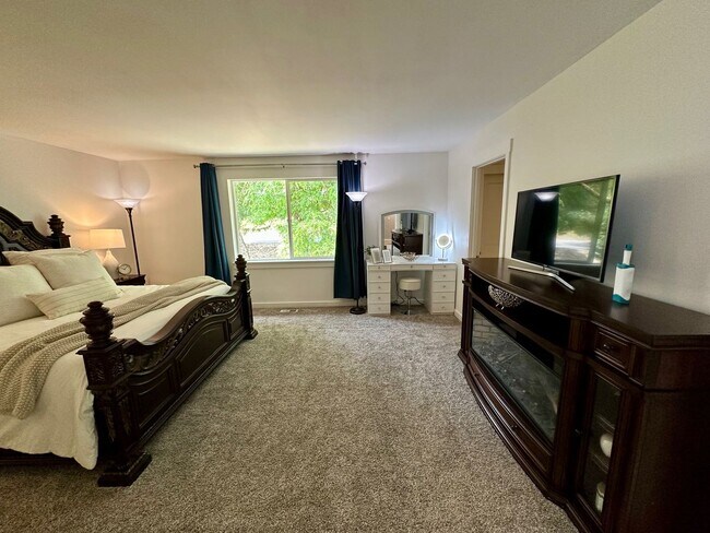 Building Photo - Charming 6 beds 2.5 bath house in Bothell!