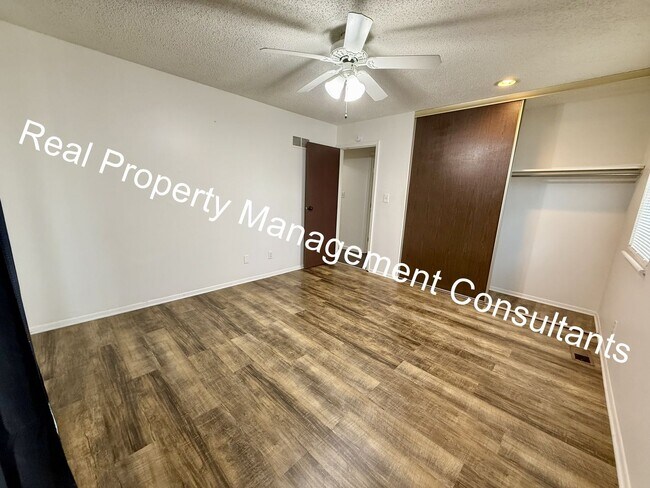 Building Photo - Move in Discount on 5-Bedroom Townhome