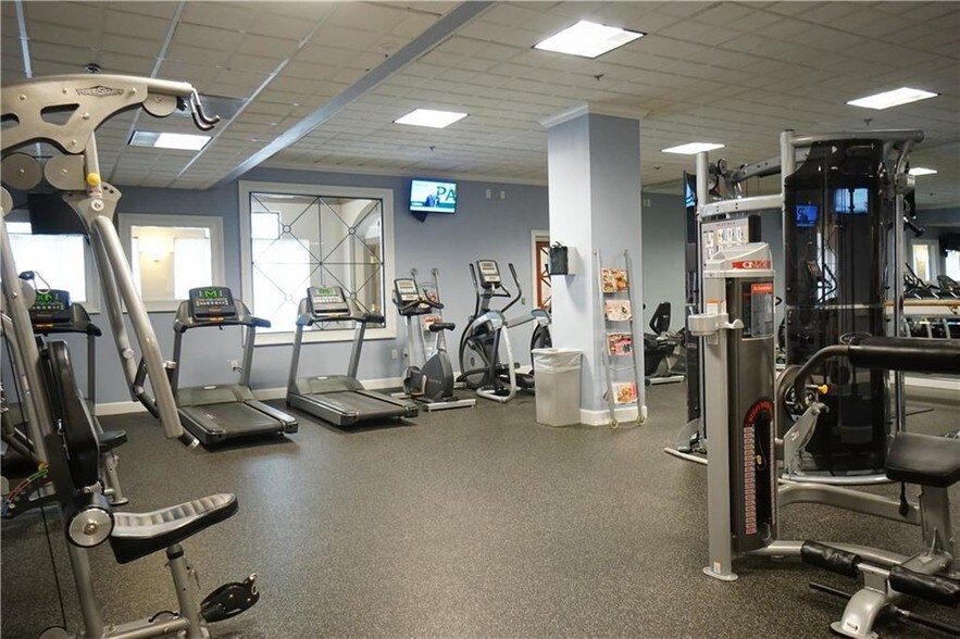 Amenities: Gym - 795 Hammond Dr