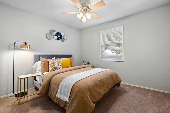 Building Photo - 15 Churchill Dr