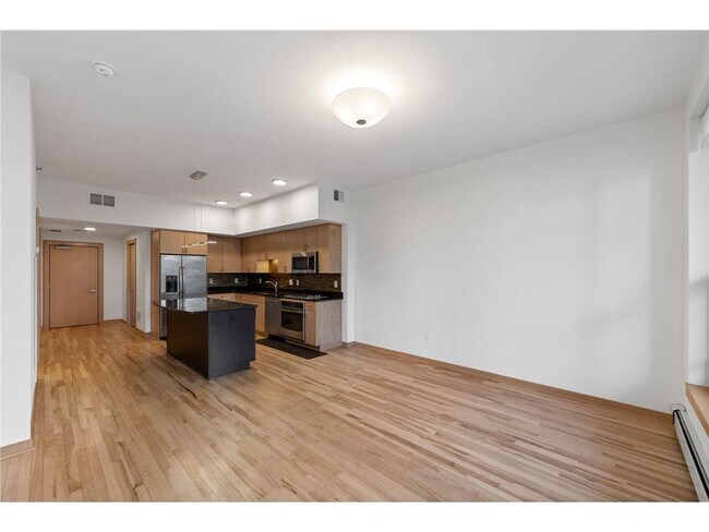 Building Photo - 740 Portland Ave