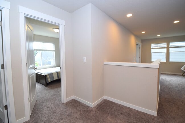 Building Photo - 1690 S Quartz Dr