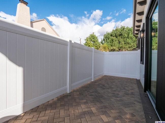 Building Photo - 214 N Orchard Dr