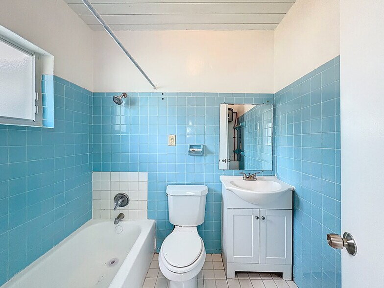 Building Photo - 401 NW 16th Ave