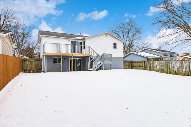 Building Photo - 611 Evergreen Terrace