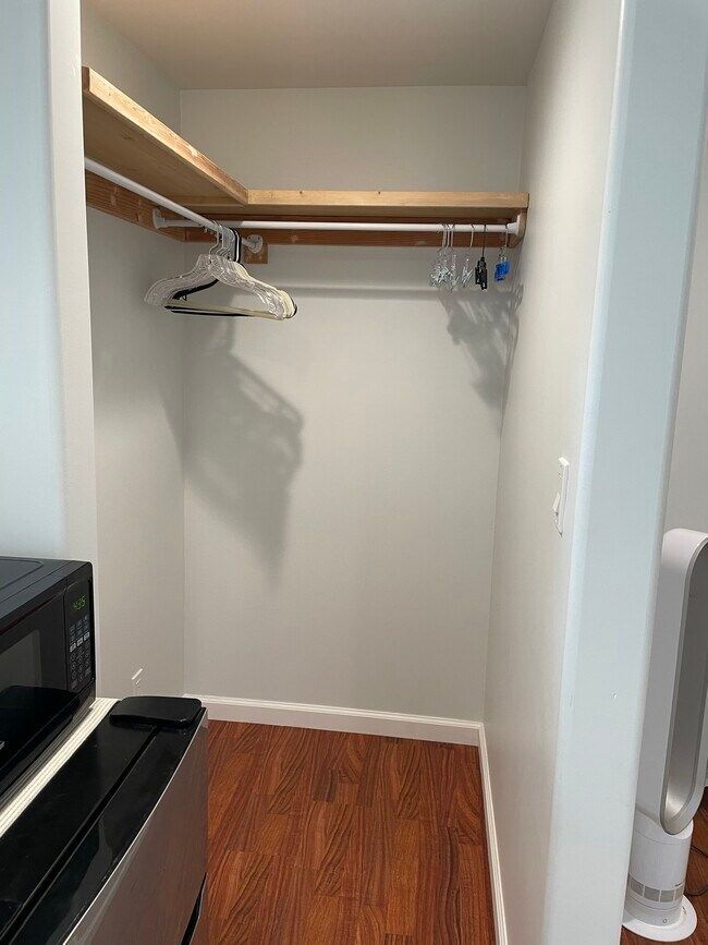 Building Photo - 1047 Malua Dr