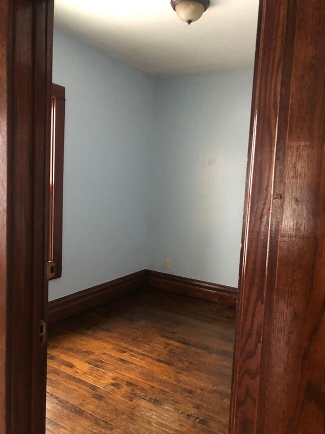 Building Photo - Beautiful 6br house with garage