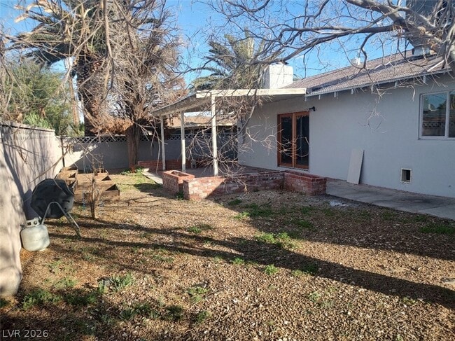 Building Photo - 2005 E Oakey Blvd