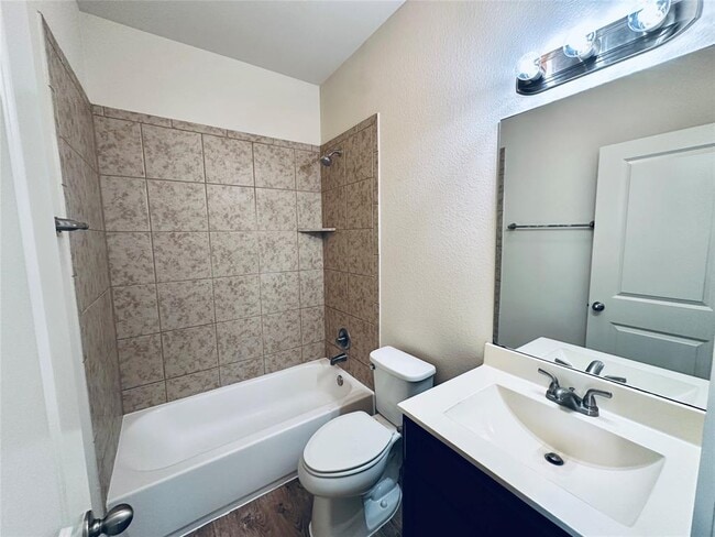 Building Photo - 2216 Creekside Ln