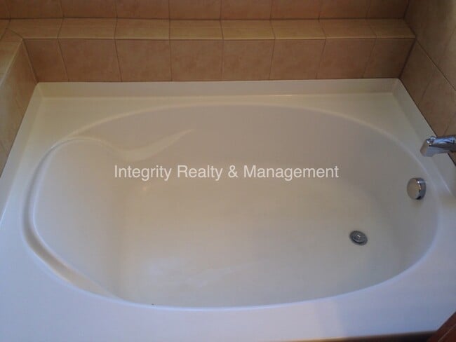 Building Photo - 1381 Royal Troon Dr