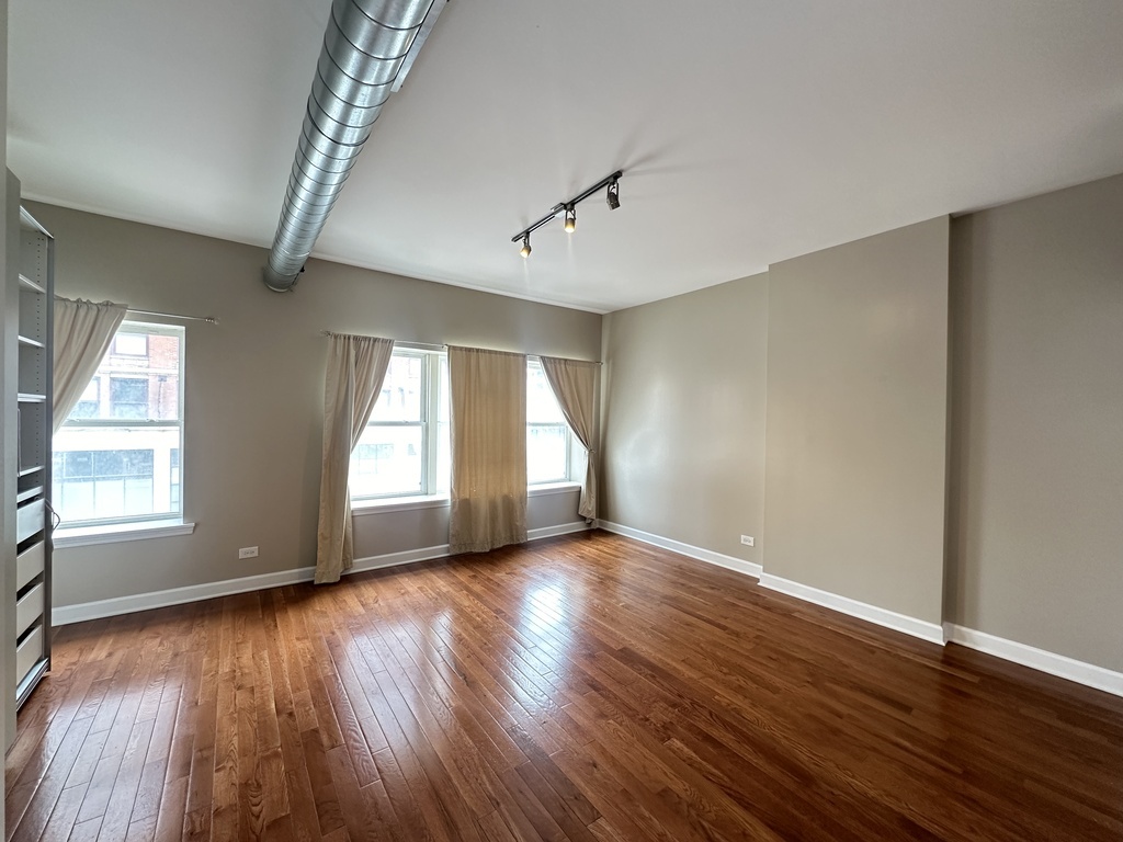 Building Photo - 674 N Orleans St