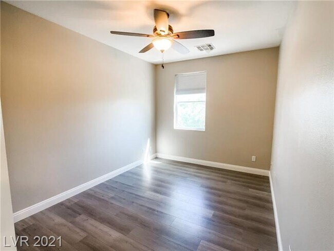 Building Photo - Coming Soon 8/1/25 - Beautiful Summerlin P...