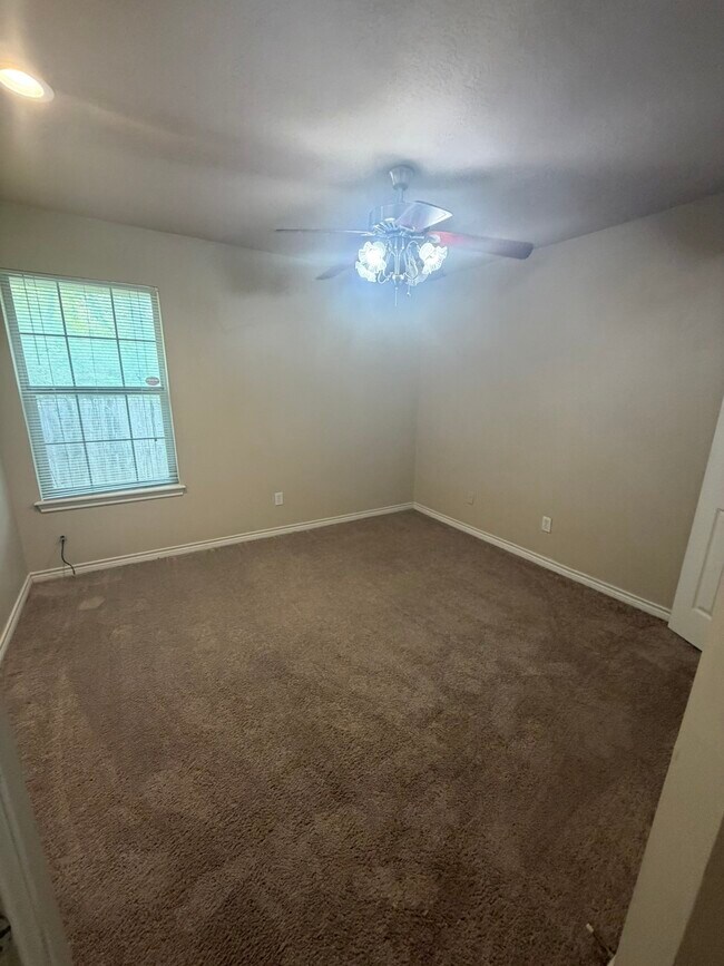 Building Photo - 1437 Western Oaks Ct