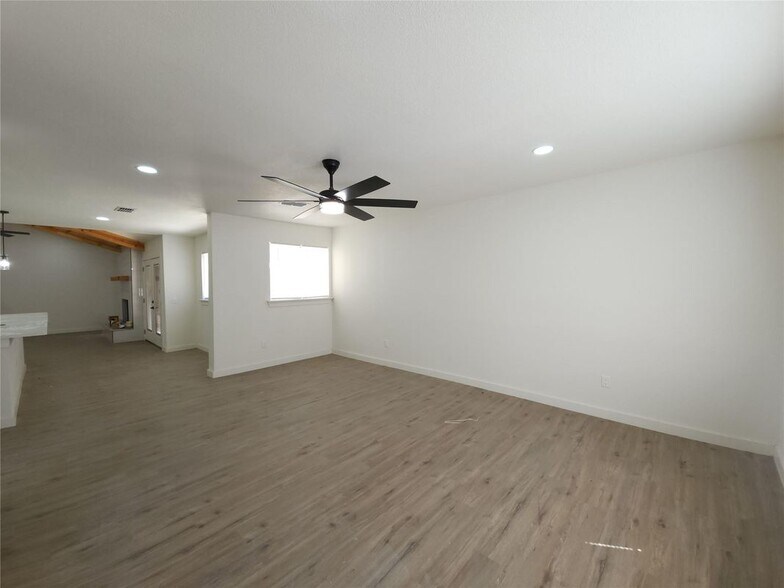 Building Photo - 1502 Hiawatha Way