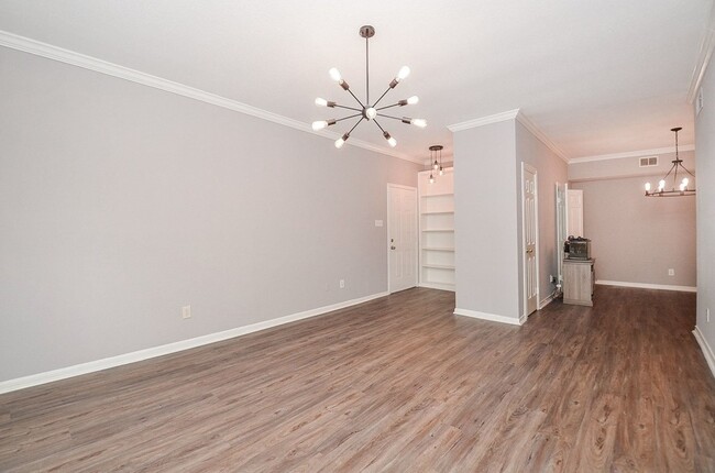 Building Photo - 2255 Braeswood Park Dr