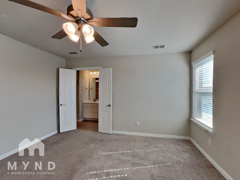 Building Photo - 1272 Alamo Dr