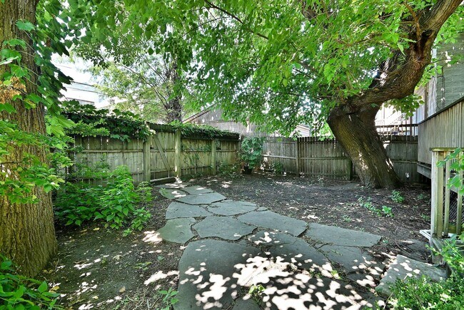 Building Photo - 2724 N Racine Ave