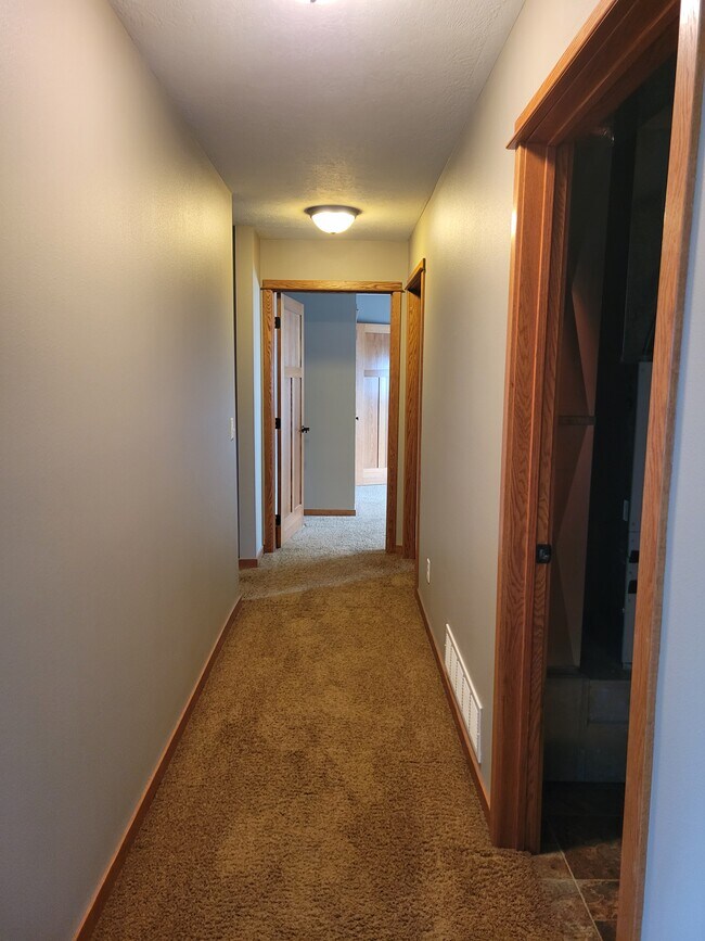 Building Photo - 720 Brooklawn Dr