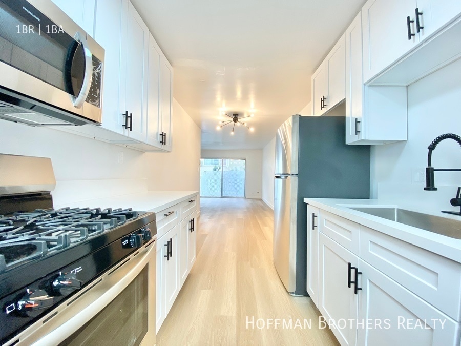 Building Photo - 136 S Oxford Ave