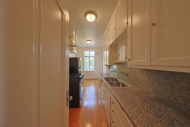 Building Photo - 1314 Hayworth Ave
