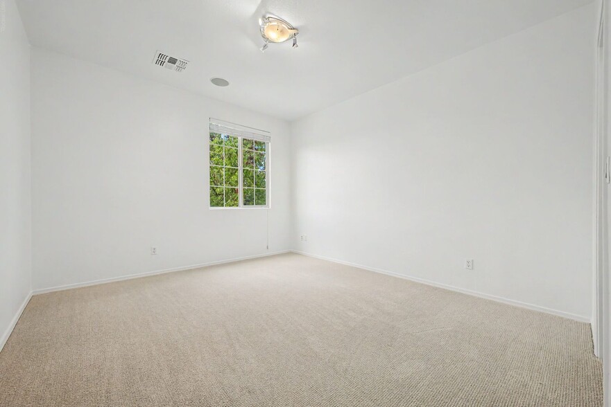 Building Photo - 4947 E Odessa Dr