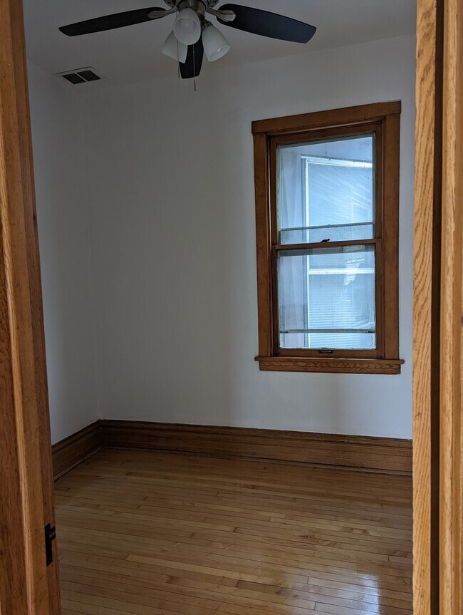 Building Photo - 3448 W Drummond Pl