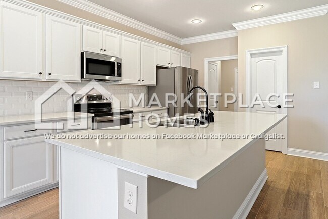 Building Photo - 462 Lake Breeze Dr