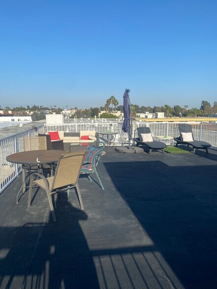 Roof Top - 8710 Delgany Ave