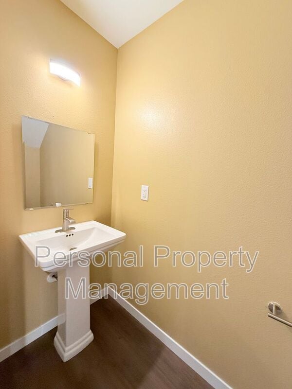 Building Photo - 5711 NE 74th Ct