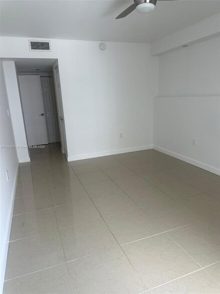 Building Photo - 9273 Collins Ave