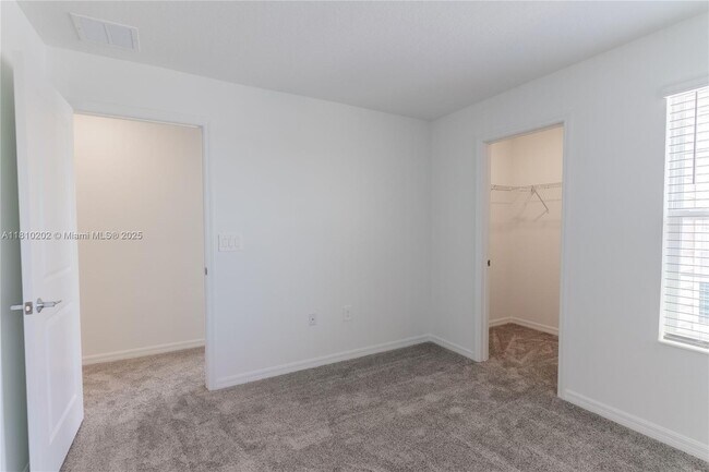 Building Photo - 934 Cattleman St