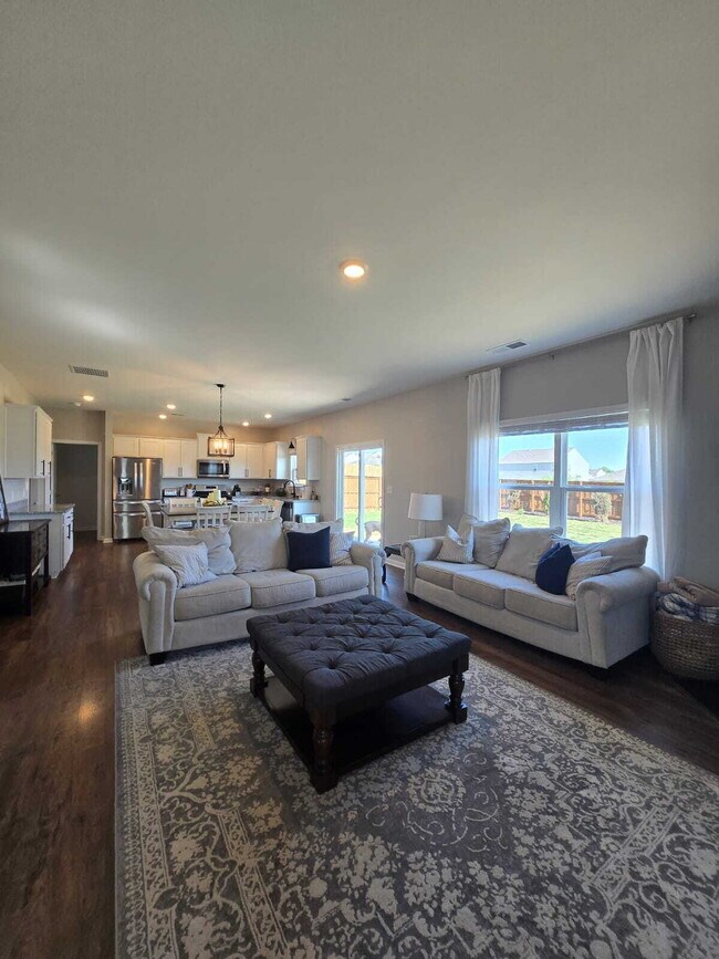 Building Photo - Charming Home in Sweet Briar Community