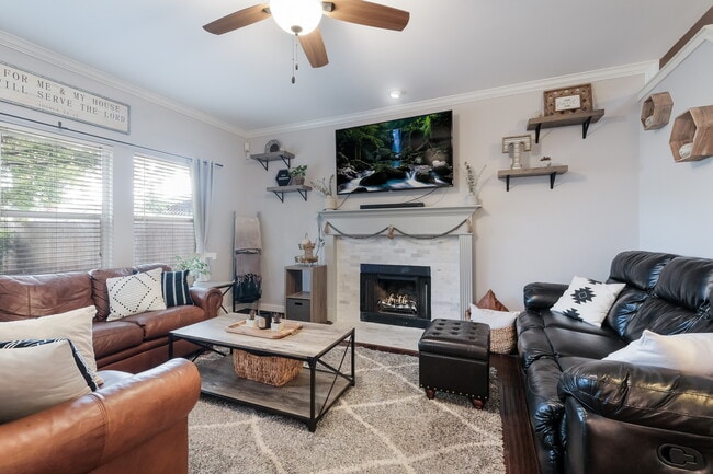 Building Photo - 1411 View Top