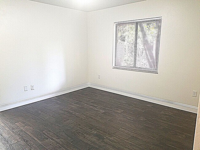 Building Photo - 711 N Wild Olive Ave