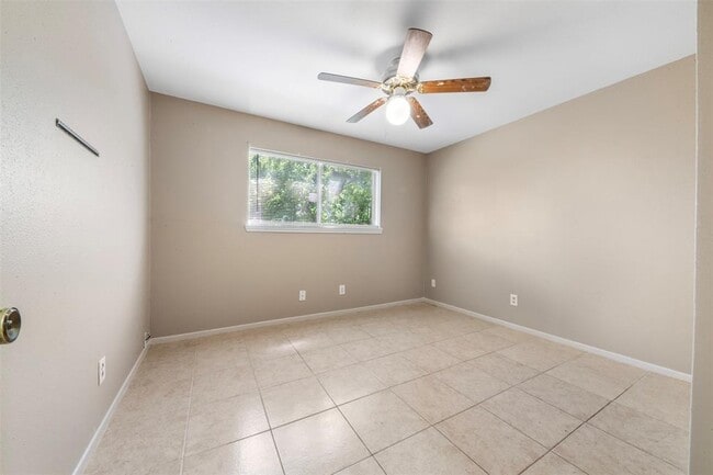 Building Photo - 1106 Ravenscourt Dr