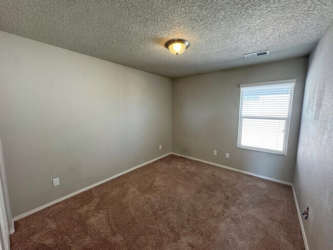 Building Photo - 8901 Eagle Hills Dr NW