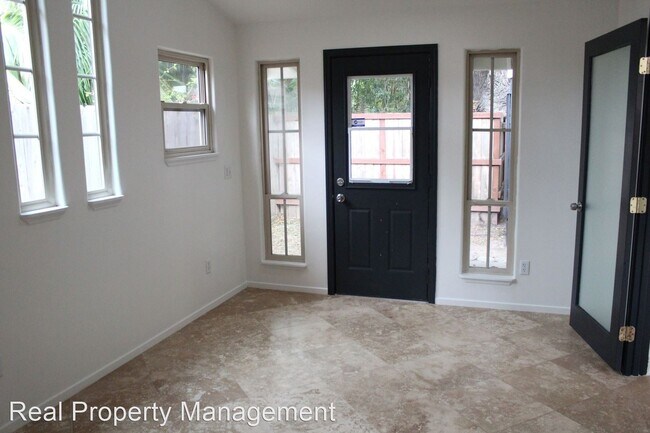 Building Photo - 856 Capri Rd