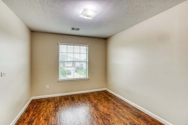 Building Photo - 12631 Mountain Daisy Rd