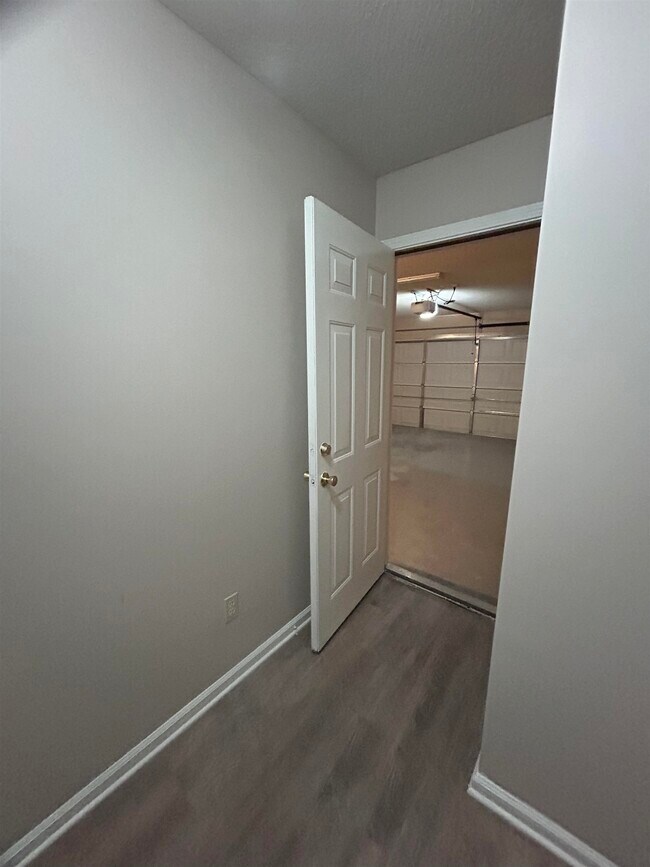 Building Photo - 3912 Sundale Way W