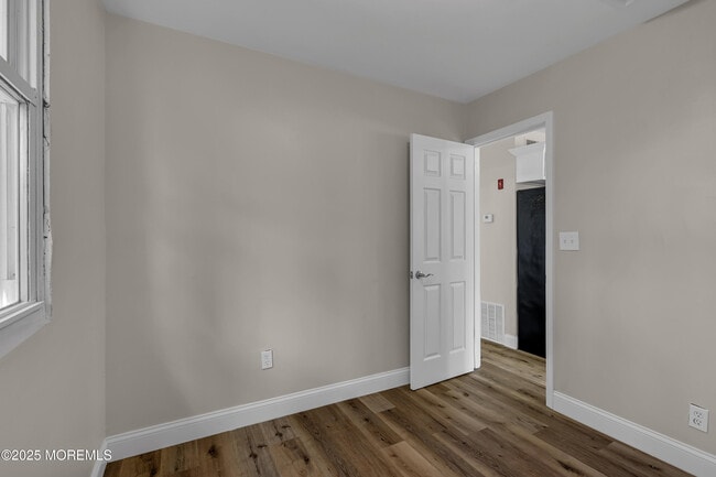 Building Photo - 218 Falcon Dr