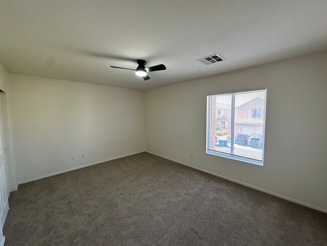 Building Photo - Great 3 Bedroom Home in Gated Community!
