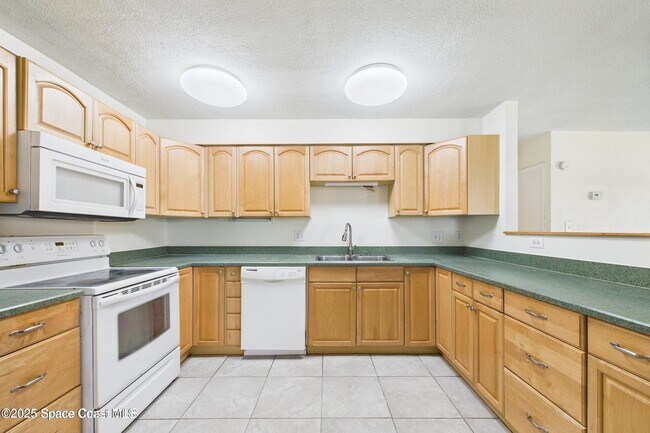 Building Photo - 4339 Plompton Dr