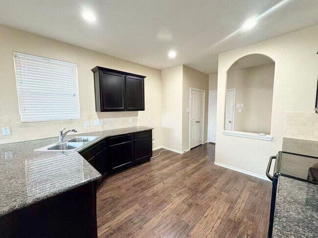 Building Photo - Cozy and well-kept 4 beds rental home in H...