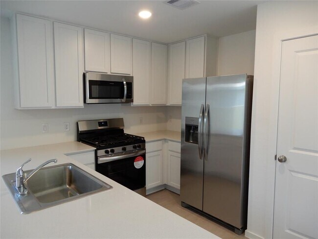 Building Photo - 21099 Santopadre St
