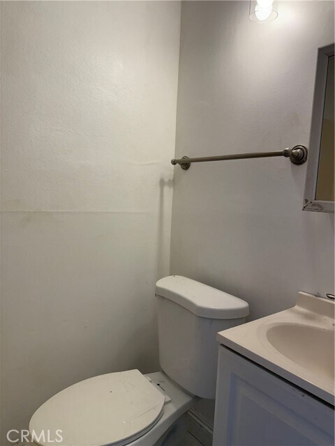 Building Photo - 1034 Avocado Ave