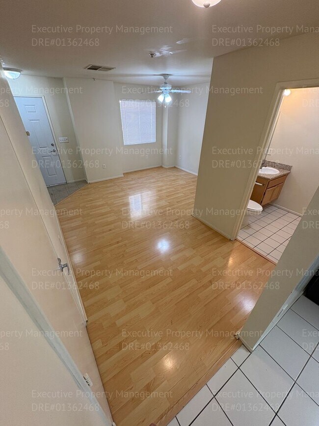 Building Photo - Glolden Valley Luxury Apartments Complex